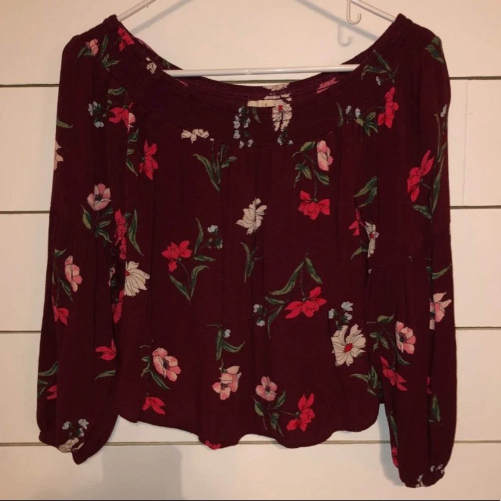 hollister off shoulder crop top